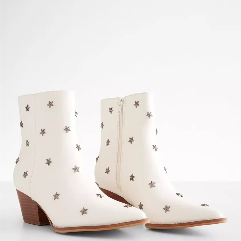 Star studded boot - Picture 2 of 3